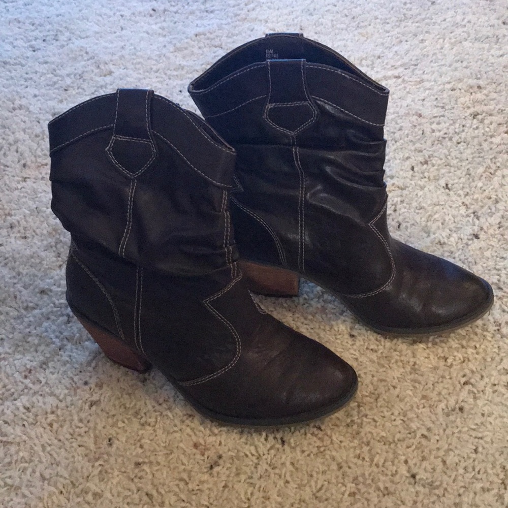 Super cute leather, cowboy ankle booties